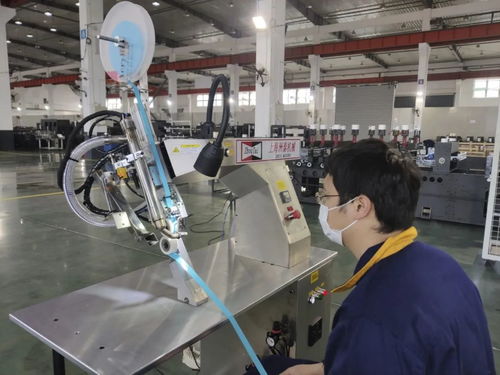 与时间赛跑 青浦企业7天攻克防护服压条机技术难关背后的工业润滑油科技力量